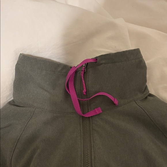 Columbia Lightweight Women's Jacket in Dark Olive Green with Pink Zippers L - Picture 7 of 7